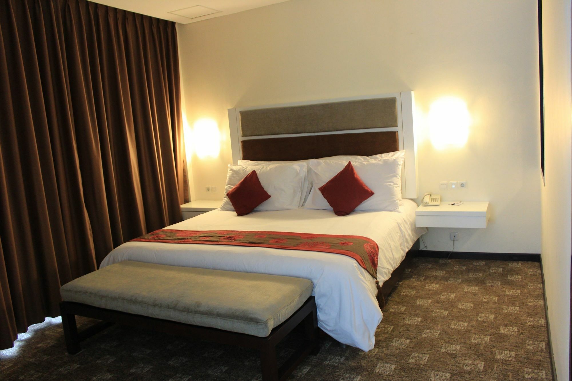 President Executive Club Hotel Cikarang Exterior foto